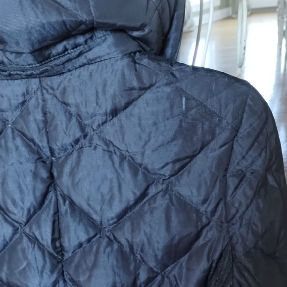 Burberry Dark Blue Quilted Puffer Jacket - Picture 14 of 17